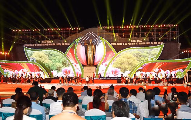 Chương trình nghệ thuật tại lễ khai mạc.