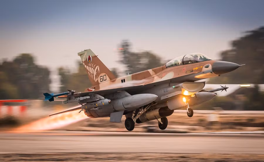 Không quân Israel đang tiến hành hoạt động ngăn chặn nguy cơ tên lửa của Iran từ xa bằng cách tấn công sân bay quân sự Syria.