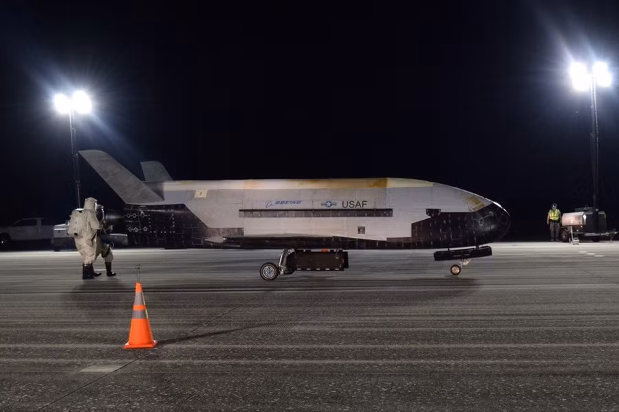 Tàu vũ trụ X-37B của Mỹ hiện được cho là phương tiện duy nhất có khả năng thực hiện cuộc tấn công từ không gian vũ trụ. Tàu vũ trụ X-37B của Mỹ hiện được cho là phương tiện duy nhất có khả năng thực hiện cuộc tấn công từ không gian vũ trụ.