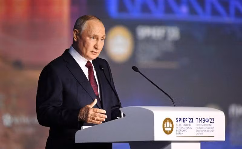 Tổng thống Nga Putin đã đưa ra nhiều cảnh báo cứng rắn trong khuôn khổ Diễn đàn SPIEF-2023.