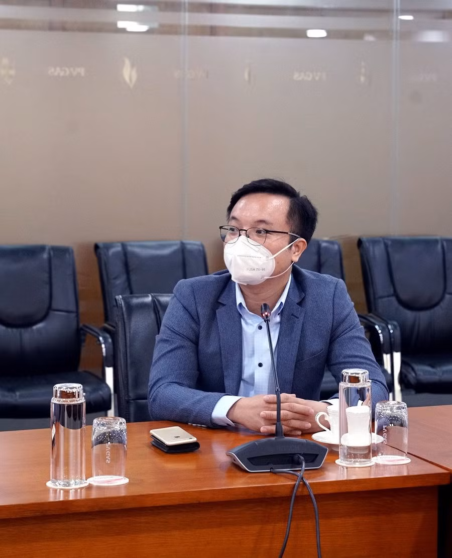 Ông Phó Đức Giang – Giám đốc PwC Cyber Việt Nam cùng các chuyên gia trao đổi, thảo luận những thông tin liên quan tại Hội nghị Ông Phó Đức Giang – Giám đốc PwC Cyber Việt Nam cùng các chuyên gia trao đổi, thảo luận những thông tin liên quan tại Hội nghị