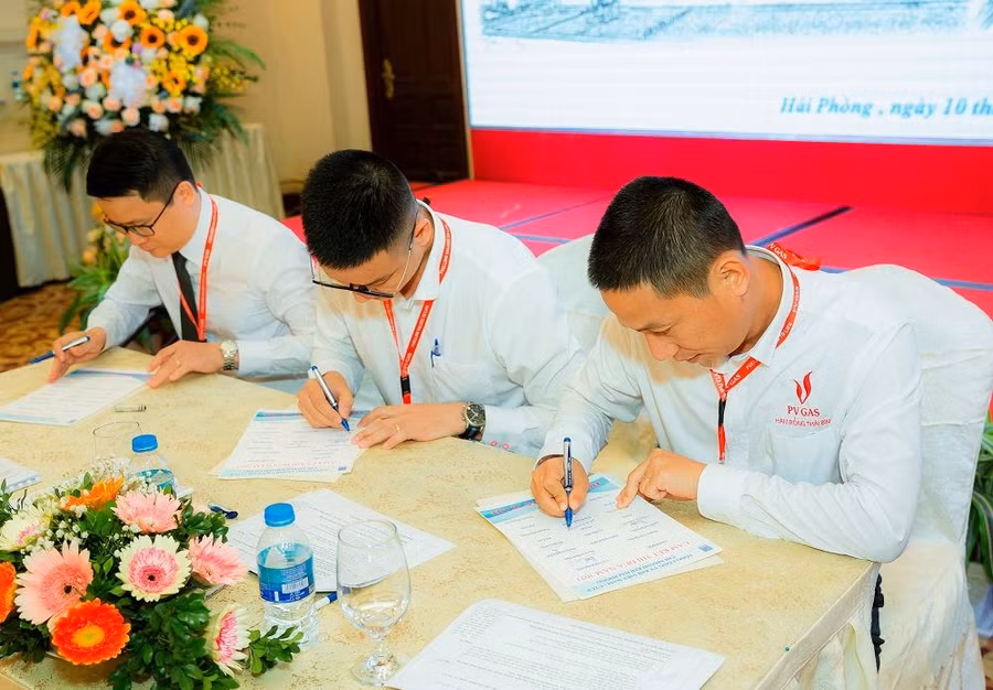 Ký cam kết thi đua thực hiện thắng lợi nhiệm vụ 2021
