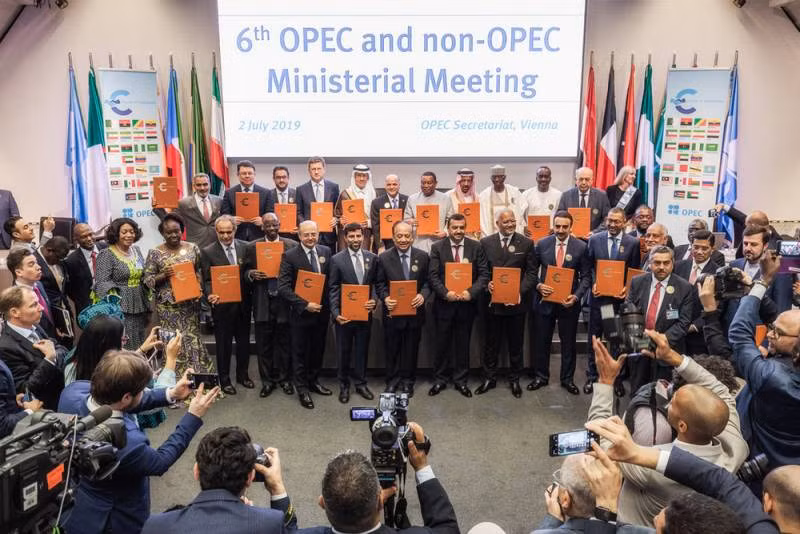 Tổ chức OPEC cần Nga ủng hộ các quyết định của mình nhằm giữ giá dầu ở mức cao. Tổ chức OPEC cần Nga ủng hộ các quyết định của mình nhằm giữ giá dầu ở mức cao.