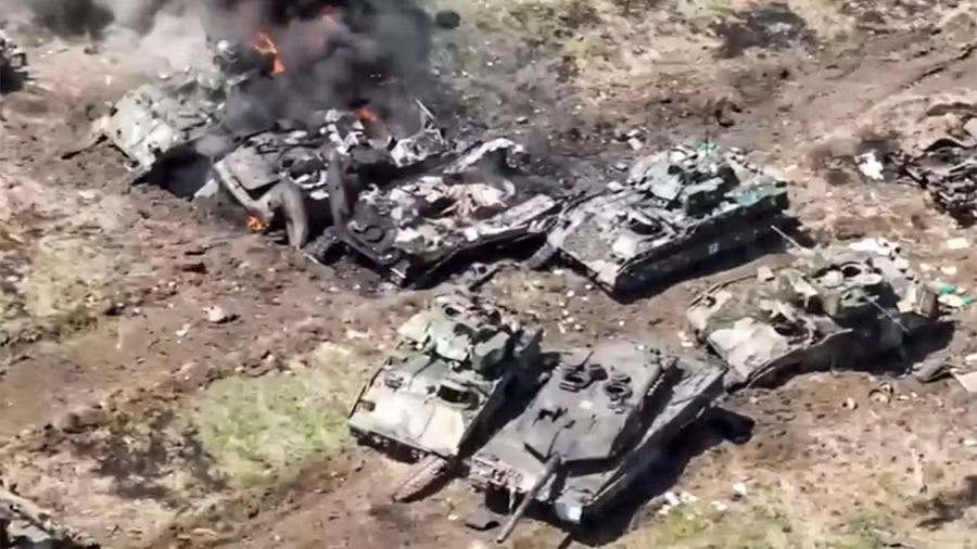 Xe tăng Leopard 2 chịu thiệt hại lớn trên chiến trường Ukraine. Xe tăng Leopard 2 chịu thiệt hại lớn trên chiến trường Ukraine.