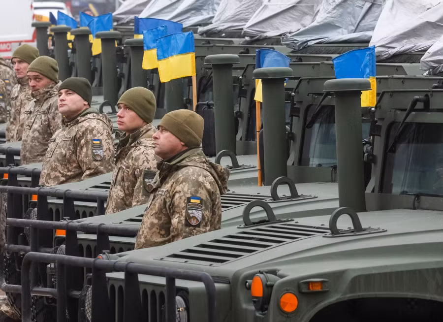 Lực lượng vũ trang Ukraine được cho là sắp phát động cuộc tổng phản công trên toàn mặt trận. Lực lượng vũ trang Ukraine được cho là sắp phát động cuộc tổng phản công trên toàn mặt trận.