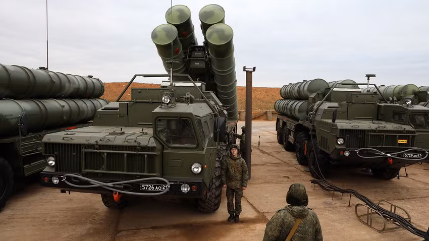 Tiêm kích F-35 của Mỹ không thể phát hiện tổ hợp phòng không S-300 của Nga ở phía dưới.