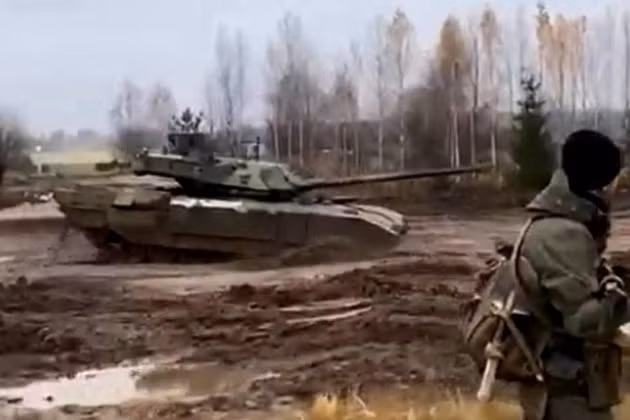 Quân đội Nga đang sử dụng xe tăng T-14 Armata một cách thận trọng. Quân đội Nga đang sử dụng xe tăng T-14 Armata một cách thận trọng.