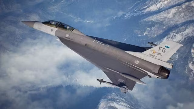 Nguyên mẫu thử nghiệm của tiêm kích F-16XL.