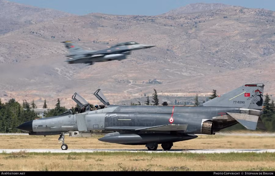 Không quân Ukraine rất có thể sẽ được tiếp nhận tiêm kích F-4E Terminator 2020 trước F-16 Fighting Falcon