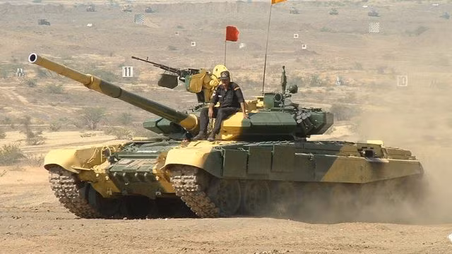 Xe tăng T-90 Bhishma của Quân đội Ấn Độ. Xe tăng T-90 Bhishma của Quân đội Ấn Độ.
