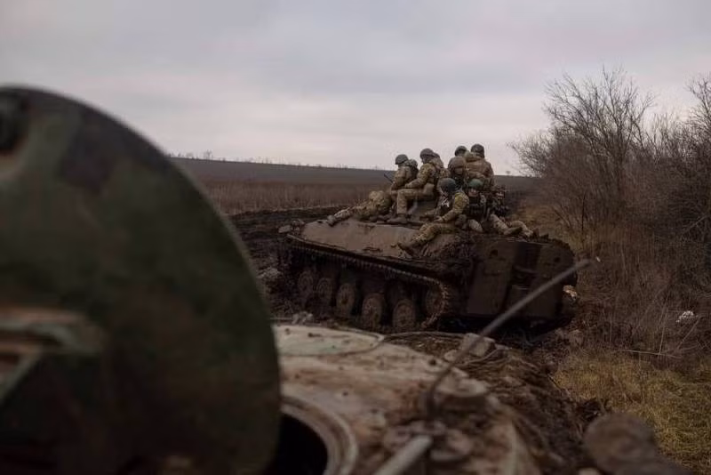 Lực lượng vũ trang Ukraine đang xây dựng những đơn vị cấp quân đoàn đầu tiên. Lực lượng vũ trang Ukraine đang xây dựng những đơn vị cấp quân đoàn đầu tiên.