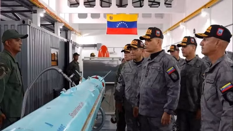 Tên lửa chống hạm CM-90 do Iran sản xuất trong biên chế Hải quân Venezuela.