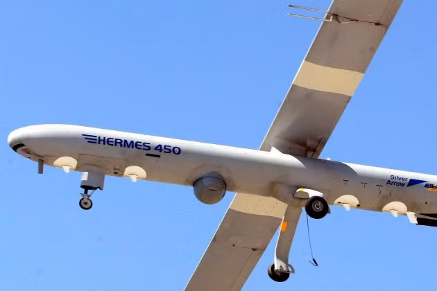 Máy bay trinh sát không người lái Hermes 450 của Israel đã bị Hezbollah bắn hạ. Máy bay trinh sát không người lái Hermes 450 của Israel đã bị Hezbollah bắn hạ.