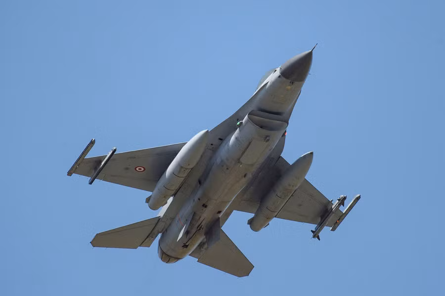 Tiêm kích F-16 của Không quân Ukraine chuẩn bị tham chiến.