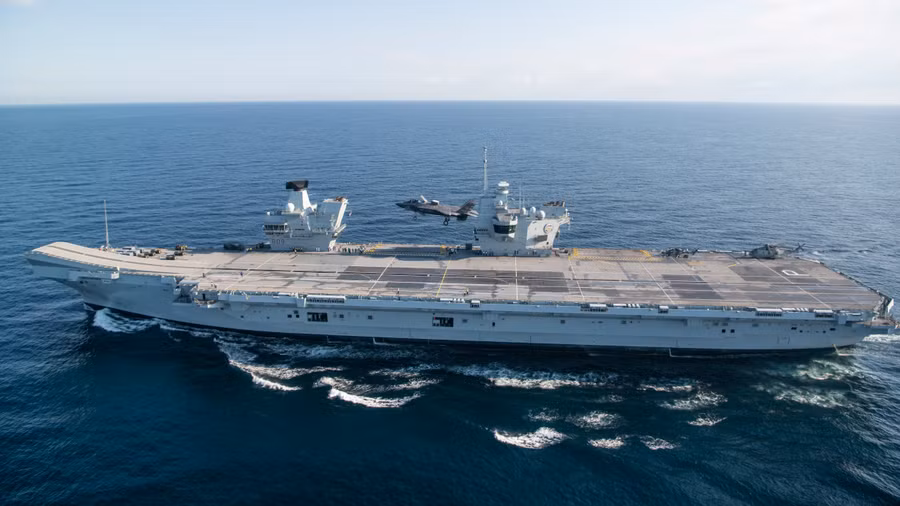 Tàu sân bay HMS Prince of Wales mới được đưa vào sử dụng và còn rất mới.