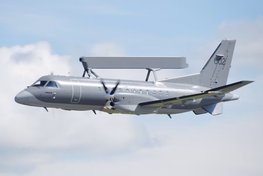 Máy bay chỉ huy - cảnh báo sớm Saab 340 do Thụy Điển chế tạo.
