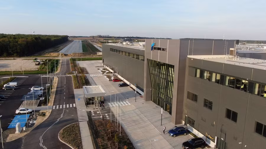 Nhà máy của Công ty Rheinmetall ở thành phố Zalaegerszeg của Hungary đã hoàn thành. Nhà máy của Công ty Rheinmetall ở thành phố Zalaegerszeg của Hungary đã hoàn thành.