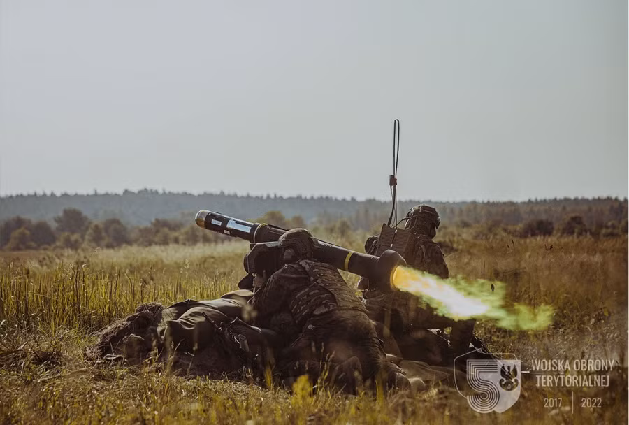 Ba Lan sẽ sản xuất tại chỗ tên lửa chống tăng Javelin của Mỹ. Ba Lan sẽ sản xuất tại chỗ tên lửa chống tăng Javelin của Mỹ.