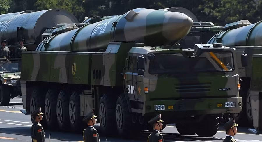 Tên lửa Zmeevyk được Nga phát triển có nhiều nét tương đồng với DF-26 của Trung Quốc. Tên lửa Zmeevyk được Nga phát triển có nhiều nét tương đồng với DF-26 của Trung Quốc.