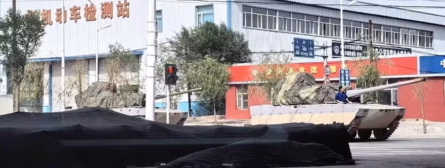 Hai nguyên mẫu xe tăng đặc biệt vừa được Trung Quốc hé lộ. Hai nguyên mẫu xe tăng đặc biệt vừa được Trung Quốc hé lộ.