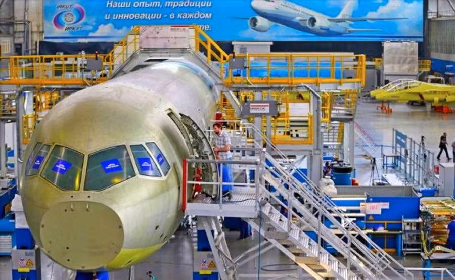 Các dự án chế tạo máy bay chở khách nội địa của Nga đang gặp nhiều khó khăn. Các dự án chế tạo máy bay chở khách nội địa của Nga đang gặp nhiều khó khăn.