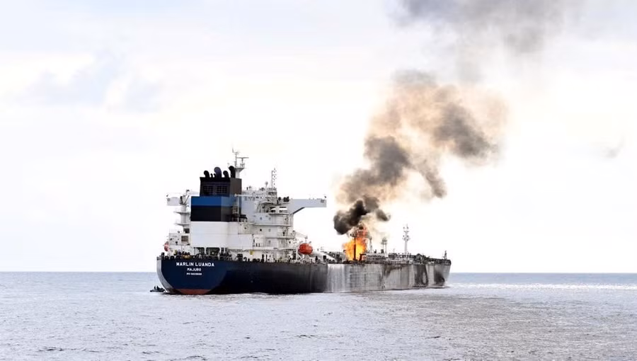 Tàu chở dầu Wind đã bị hư hại sau khi trúng tên lửa của lực lượng vũ trang Houthi. Tàu chở dầu Wind đã bị hư hại sau khi trúng tên lửa của lực lượng vũ trang Houthi.