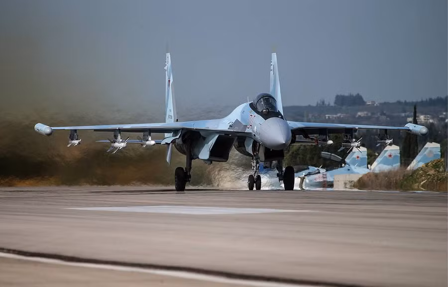 Tiêm kích đa năng Su-35 của Lực lượng Hàng không Vũ trụ Nga đã cho thấy tầm hoạt động rất ấn tượng. Tiêm kích đa năng Su-35 của Lực lượng Hàng không Vũ trụ Nga đã cho thấy tầm hoạt động rất ấn tượng.