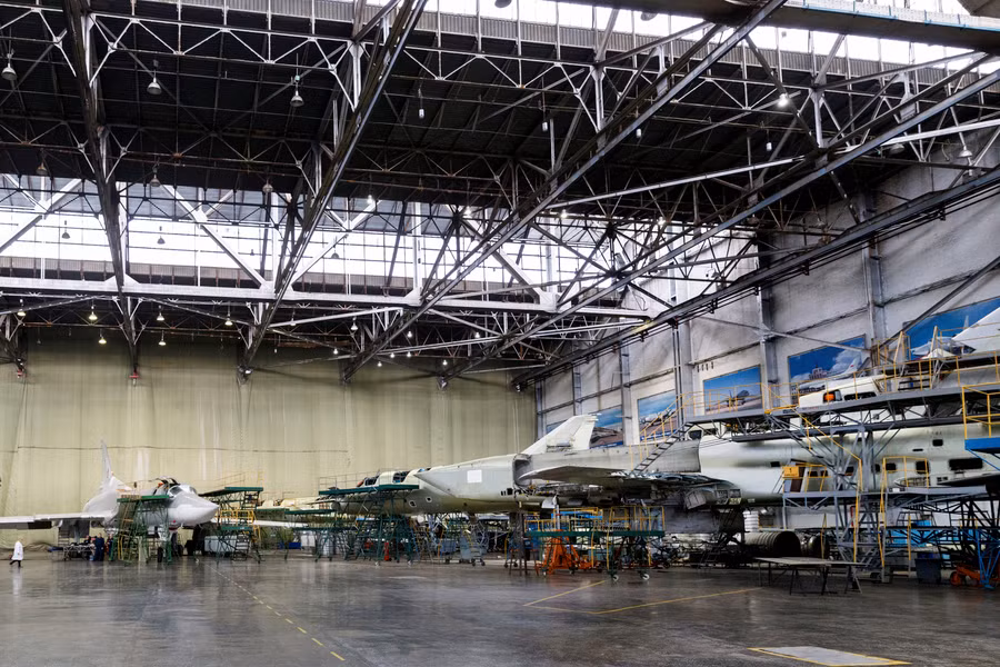 Máy bay ném bom siêu âm tầm xa Tu-22M3 đang được nâng cấp lên tiêu chuẩn Tu-22M3M.