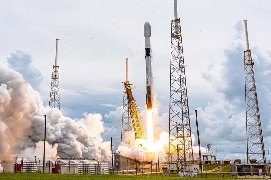 SpaceX phóng tên lửa đẩy Falcon 9 thực hiện sứ mệnh Transporter-2