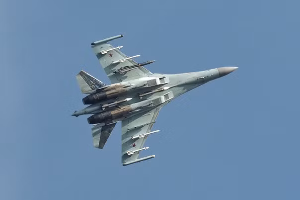 Tiêm kích Su-35S của Nga được phát hiện ở "chế độ quái thú". Tiêm kích Su-35S của Nga được phát hiện ở "chế độ quái thú".
