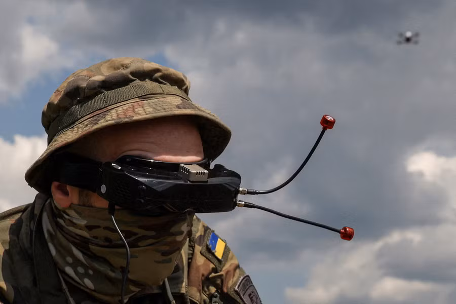 Ukraine đang dùng máy bay không người lái cảm tử dạng FPV để thay thế đạn pháo.
