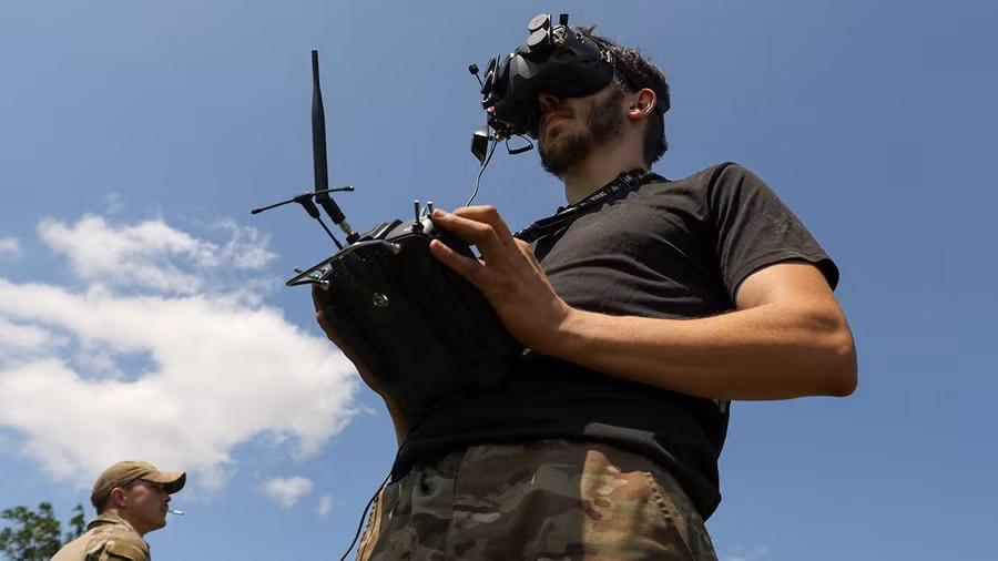 Binh sĩ Ukraine chưa có đủ thời gian huấn luyện cần thiết để làm chủ UAV trên chiến trường. Binh sĩ Ukraine chưa có đủ thời gian huấn luyện cần thiết để làm chủ UAV trên chiến trường.