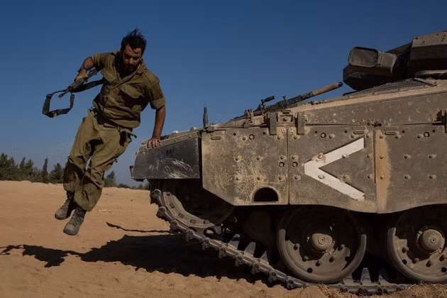 Quân đội Israel đang tấn công mạnh mẽ các tay súng Hamas tại Dải Gaza.