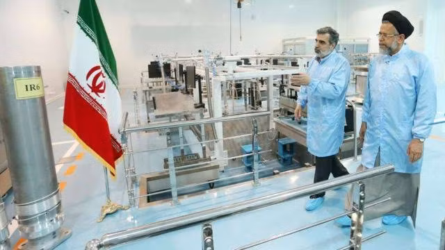 Iran được dự báo sẽ sớm có vũ khí hạt nhân của riêng mình. Iran được dự báo sẽ sớm có vũ khí hạt nhân của riêng mình.