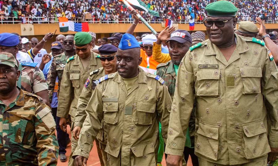 Cuộc đảo chính tại Niger dẫn đến nguy cơ can thiệp quân sự từ Khối ECOWAS. Cuộc đảo chính tại Niger dẫn đến nguy cơ can thiệp quân sự từ Khối ECOWAS.