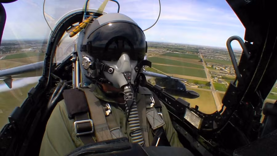 Các phi công Ukraine sẽ phải làm quen trước với máy bay huấn luyện phản lực Alpha Jet do Pháp/Đức chế tạo.