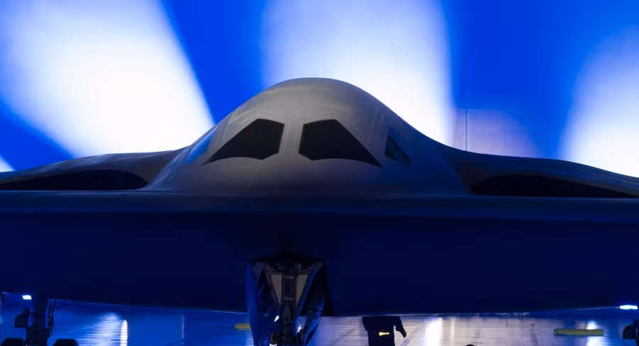 Những chiếc B-1B Lancer sẽ "nhận sổ hưu" khi B-21 Raider được sản xuất với số lượng lớn. Những chiếc B-1B Lancer sẽ "nhận sổ hưu" khi B-21 Raider được sản xuất với số lượng lớn.