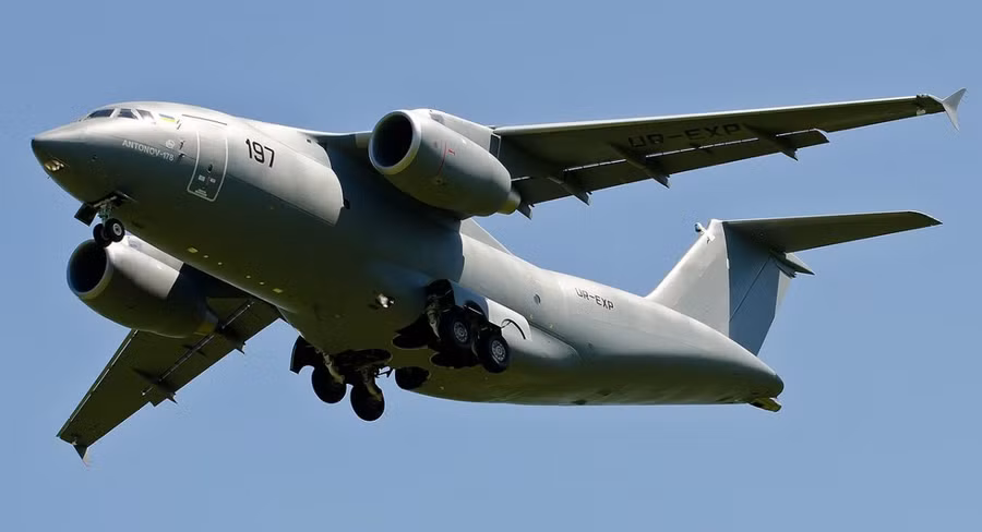 Nguyên mẫu máy bay vận tải hạng trung Antonov An-178 do Ukraine sản xuất.