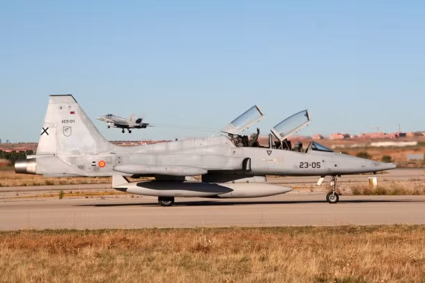 Tiêm kích F-5M Tiger II của Không quân Tây Ban Nha. Tiêm kích F-5M Tiger II của Không quân Tây Ban Nha.