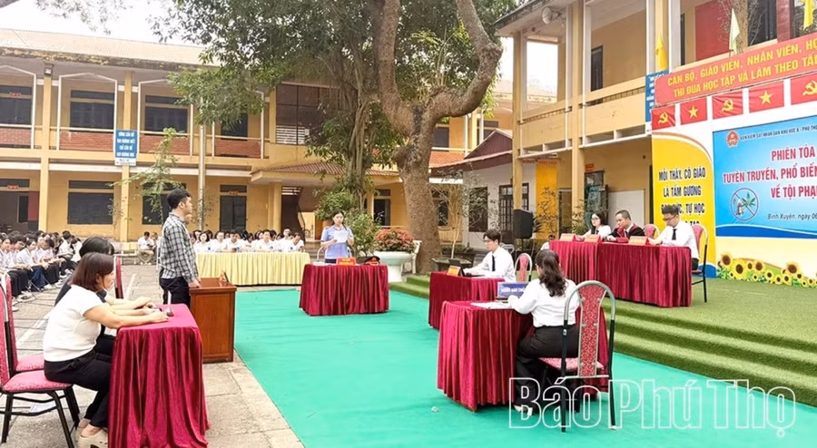 Quang cảnh phiên tòa giả định. Ảnh: Báo PT
