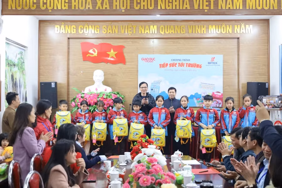f6090176-27f0-46d4-aeae-bfda6734f5a3.jpg