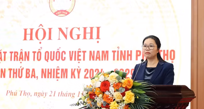 Bà Bùi Thị Minh – Phó Bí thư Tỉnh uỷ, Chủ tịch Uỷ ban MTTQ Việt Nam tỉnh Phú Thọ.