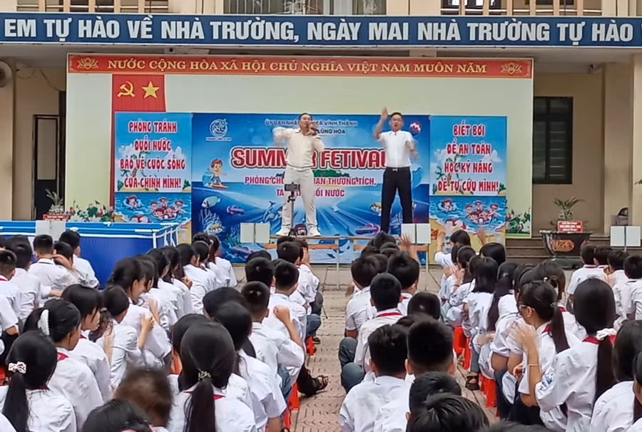 ngoai-khoa-ve-phong-chong-duoi-nuoc.jpg