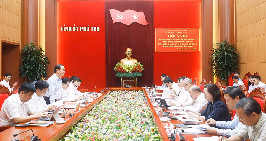 Quang cảnh buổi làm việc.