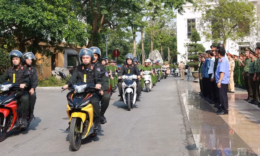 Công an Phú Thọ đồng loạt ra quân trấn áp tội phạm về ma túy. Ảnh: Ngọc Kiên