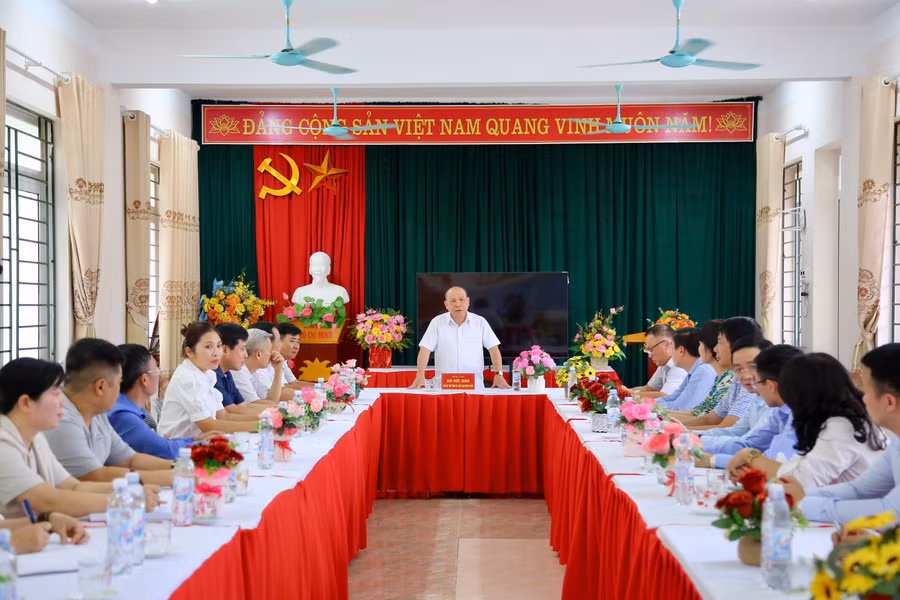 chu-tich-hdnd-tinh-phu-tho-bui-duc-hinh-kiem-tra-cong-tac-chuan-bi-le-khai-giang-tai-truong-mam-non-muong-dong-diem-truong-vinh-tien-xa-muong-dong-tinh-phu-tho.jpg