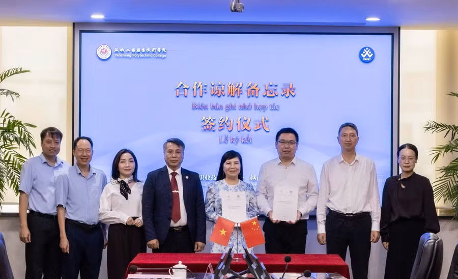 Trường CĐ Cơ khí nông nghiệp ký Thỏa thuận hợp tác chiến lược với Trường CĐ Công nghiệp Kỹ thuật Diêm Thành.