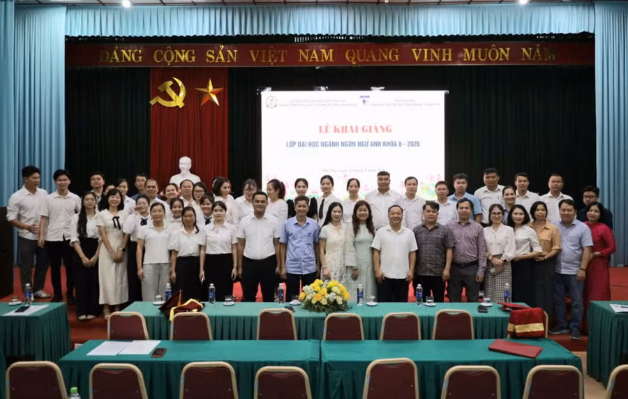 Lớp đại học ngành Ngôn ngữ Anh Khóa 6 - năm 2026 có 163 tân sinh viên học tại TT GDTX Vĩnh Phúc.