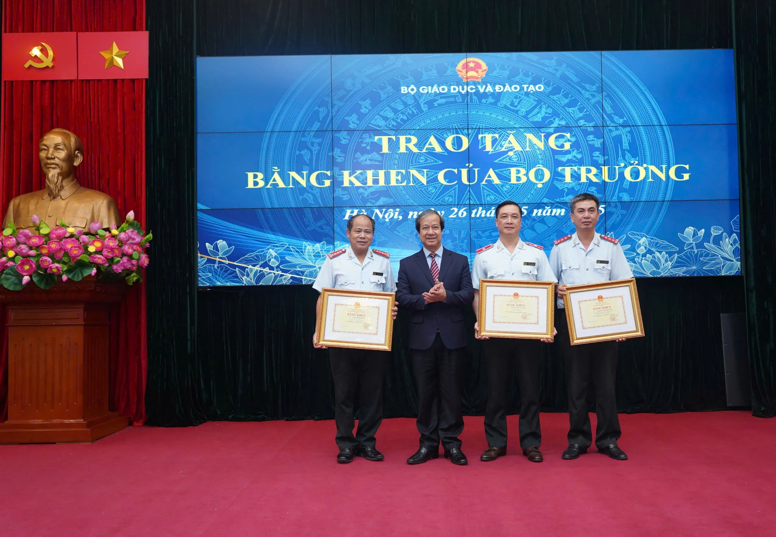 bang-khen-bo-truong.jpg