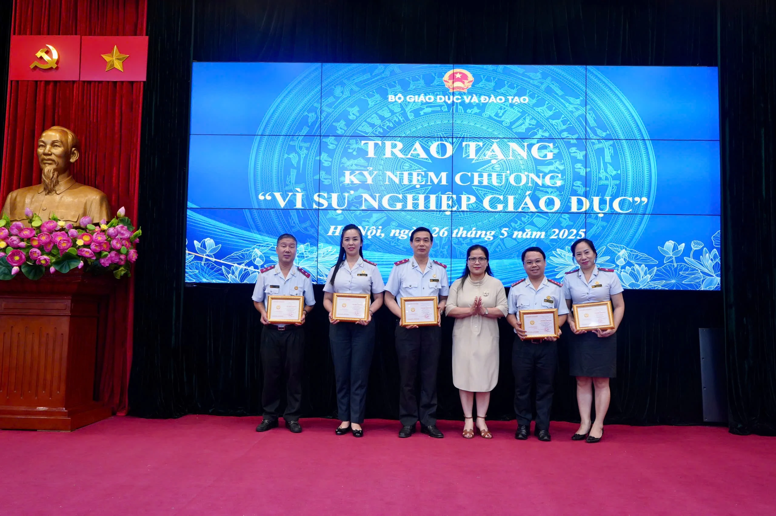 ky-niem-chuong-2.jpg